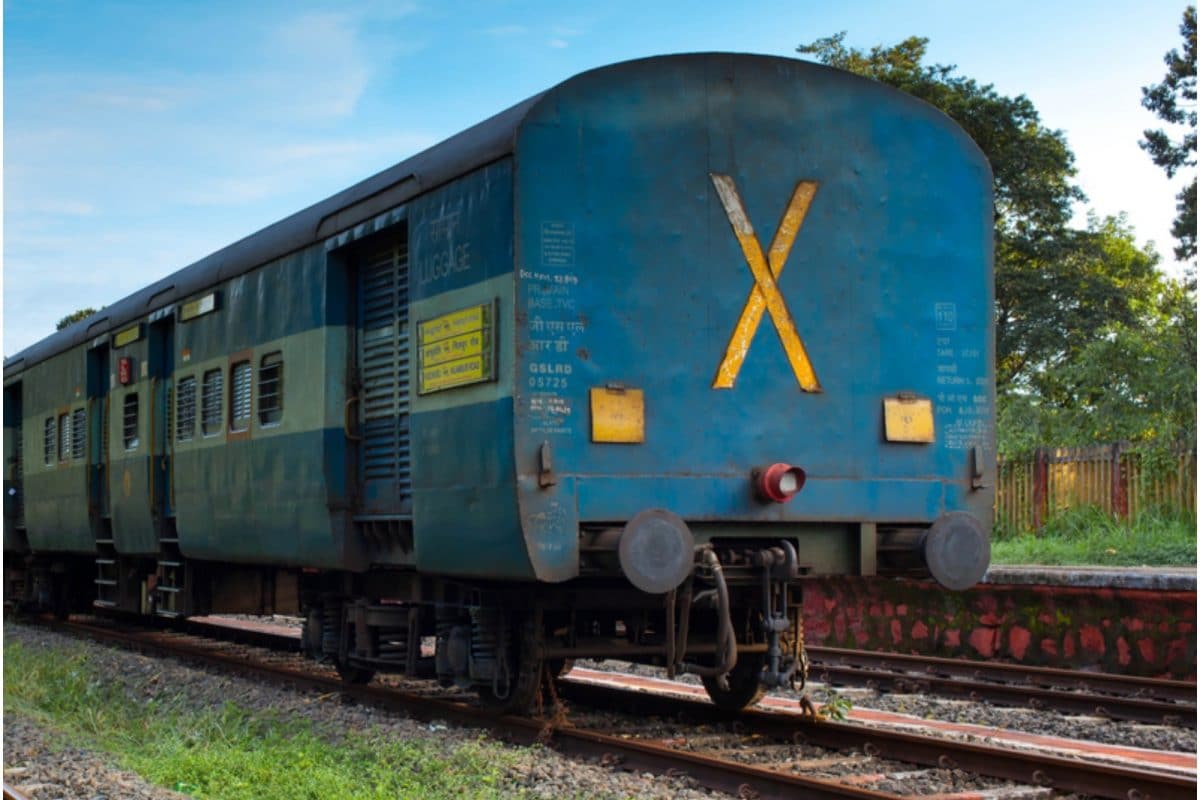 ട്രെയിനിന്റെ അവസാനത്തെ കോച്ചിന് പിന്നിൽ X എന്ന അക്ഷരം എഴുതിയിരിക്കുന്നത് എന്തിനാണ് എന്നറിയാമോ...... ? 1 train cross 16299740323x2 1