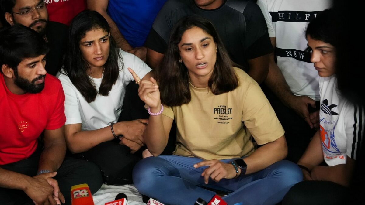 ബ്രിജ് ഭൂഷണെതിരെ പരാതി നൽകിയ പെൺകുട്ടികളുടെ ജീവൻ അപകടത്തിലാണെന്ന് വിനേഷ് ഫോഗാട്ട് 1 thequint 2023 04 0196f2fa 78e8 4481 a4ce 5f9a97d0014c 23041 pti04 23 2023 000351b 1