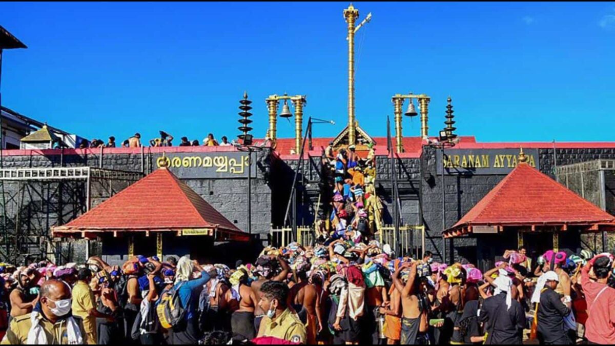 Ayyappa devotees at Sabarimala temple in Pathanam 1670871067124