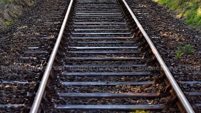 w 412h 232croprect 0x4x800x450imgid 01j0xmda1eypqkq260zf12n3q5imgname railway line