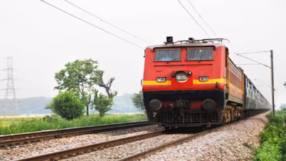 w 412h 232croprect 2x0x1596x898imgid 01k4012z8xg31brnndg5wrhrpjimgname train 1 1756642770205