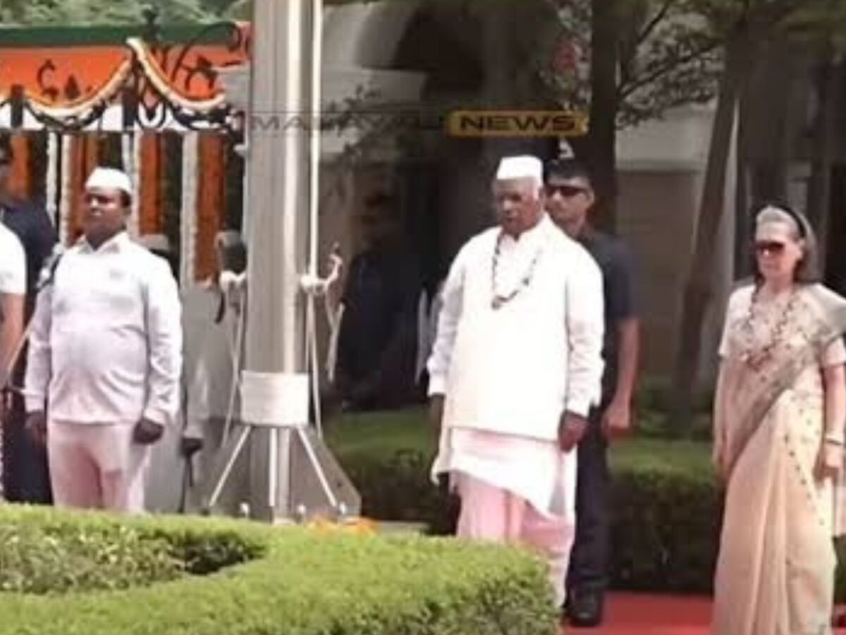 പാർട്ടി പരിപാടികളിൽ ആദ്യ 2 ചരണങ്ങളേ ആലപിക്കാവൂവെന്ന നിർദ്ദേശവുമായി കോൺഗ്രസ്