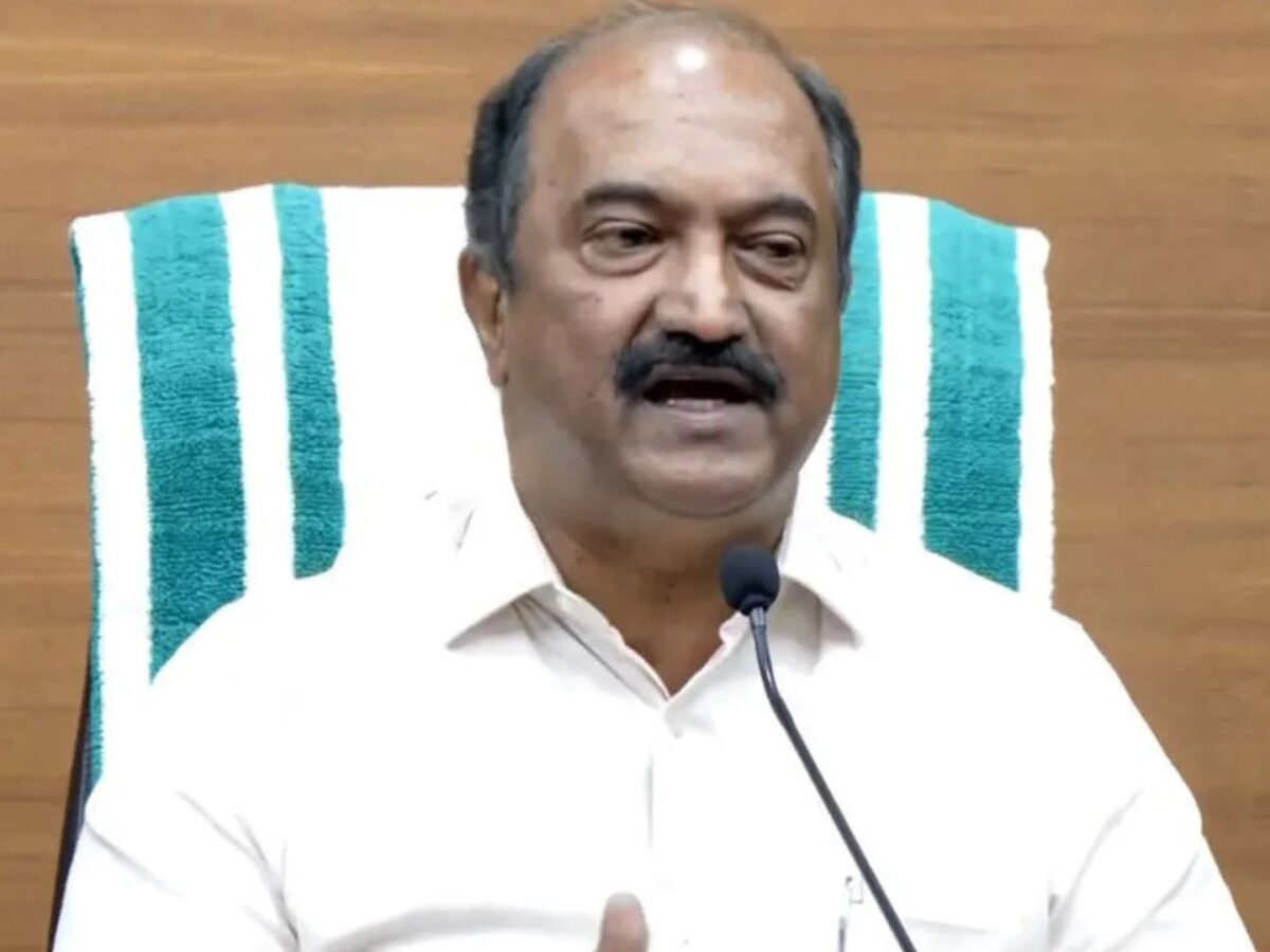 ക്ഷേമ പെൻഷൻ വിതരണവുമായി ബന്ധപ്പെട്ട പുതിയ ഉത്തരവ് പിൻവലിക്കണമെന്ന് മുൻ ധനമന്ത്രി