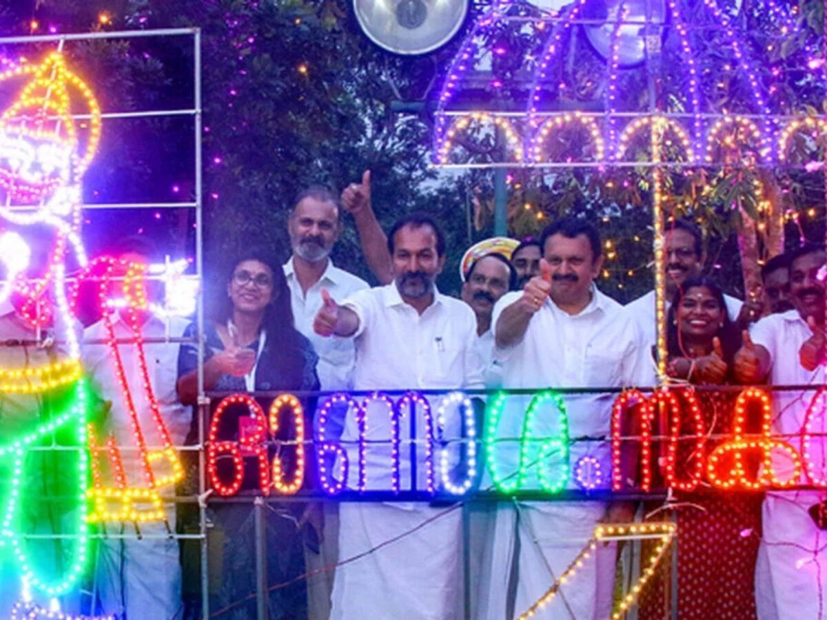 ഓണം വാരാഘോഷ സമാപന വേദിയിൽ വന്ദേമാതരം പൂർണ്ണമായി ആലപിക്കുമെന്ന് സർക്കാർ