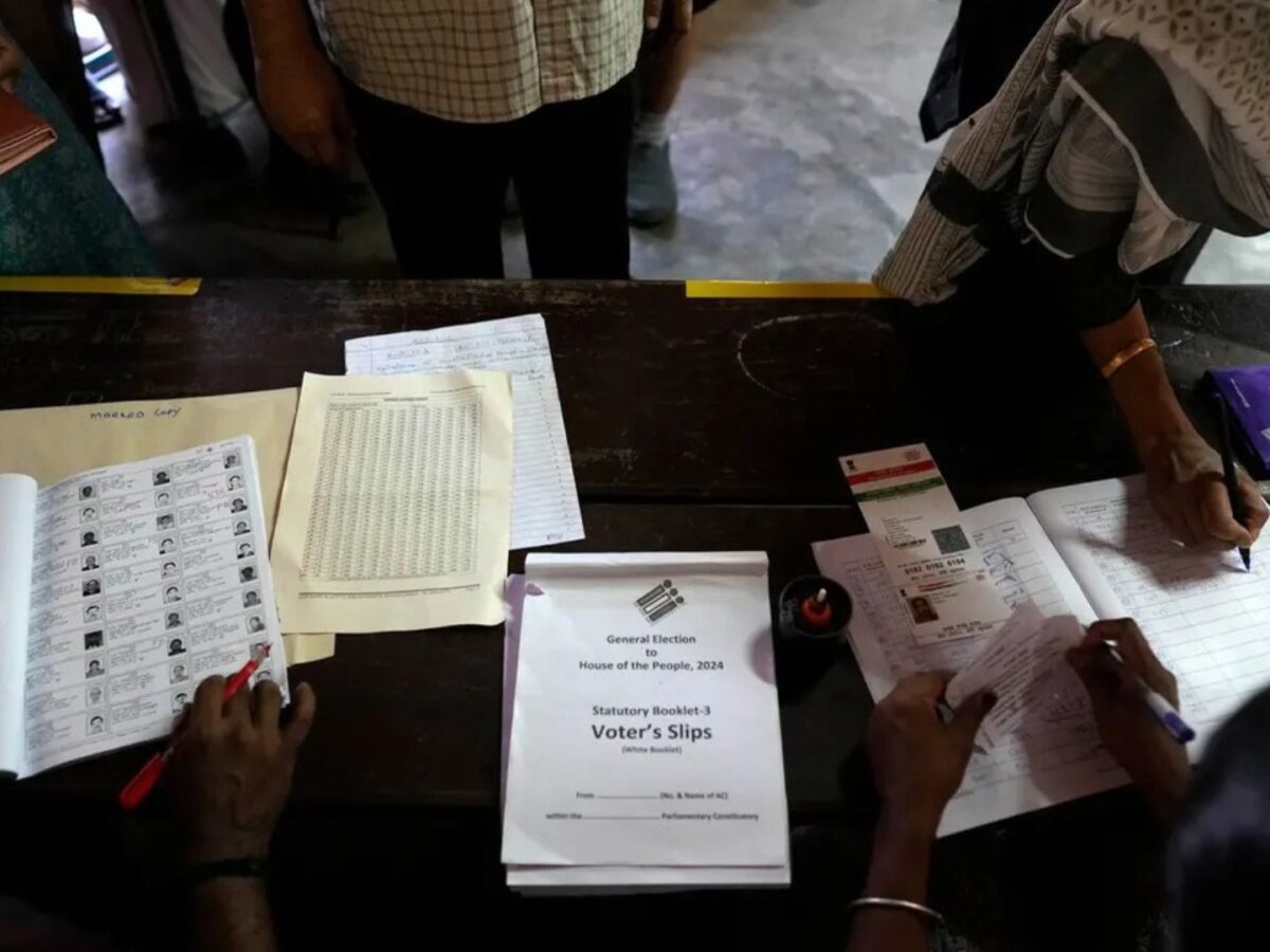 തീവ്ര വോട്ടര്‍പട്ടിക പരിഷ്‌കരണത്തില്‍ ഫോം സിക്‌സിലെ അനുബന്ധ ചോദ്യങ്ങള്‍ നീക്കം ചെയ്തു