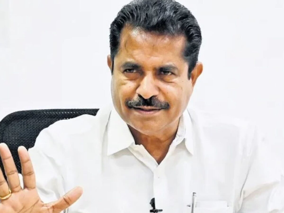 യുഡിഎഫ് കൺവീനർ എന്ന നിലയിൽ കാര്യങ്ങളൊന്നും തന്നെ അറിയിക്കുന്നില്ലെന്ന് അടൂർ പ്രകാശ്