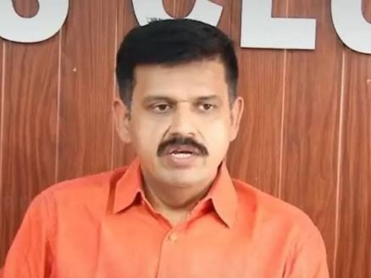 മന്ത്രി ഒജെ ജെനീഷിനെതിരായ അക്രമത്തിന് പിന്നിൽ മറ്റൊരു അജണ്ടയെന്ന് സന്ദീപ് വാര്യർ